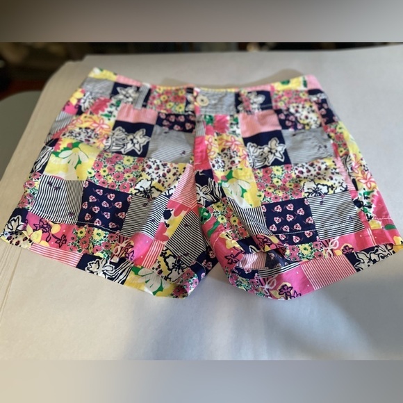 Lilly Pulitzer Callahan Patchwork Shorts Women's 2 Blue Pink Floral Multi 4.5" - Picture 2 of 9